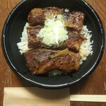 Soba Sankai Sakaya Yamato - トロトロ煮豚の炙り豚丼（並）テイクアウト