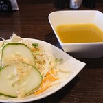 Jani スリランカキッチン - ランチのスープとサラダ