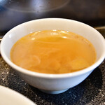 シャンウェイ - 【ランチ 蒸し鶏の葱醤油定食@890円】スープ