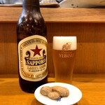 三代目まる天 - 瓶ビール 赤星 大瓶 + お通し