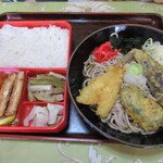 盛籠庵 - 幕の内弁当600円 ＋ 石敢そば 670円