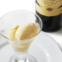 練乳のバニラアイスクリーム ペドロヒメネス添え