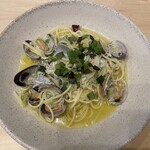 ワイン食堂 Yama - 釜揚げシラスとアサリのオリーブオイルスパゲティ