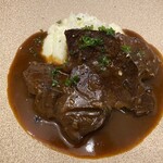 ワイン食堂 Yama - 道産牛のホホ肉やわらか煮　特製デミグラスソースのアップ