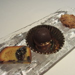 コポンノープ - フルーツパウンド、トリュフ、ナッツクッキー