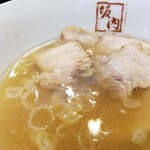 喜多方ラーメン坂内 小法師 - 終盤のスープ・表情。