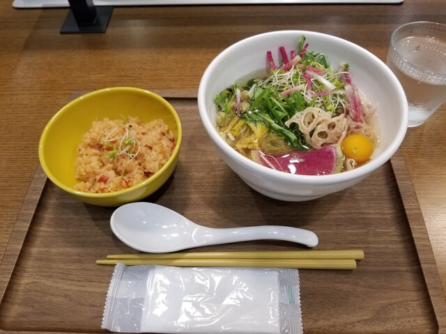 Jr池袋駅 中央改札内 T S たんたん 5th By 京夏終空 T Sたんたん 池袋店 池袋 担々麺 食べログ