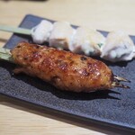 鳥光國 - 「自家製つくね　たれ焼き」と「ささみチーズ」