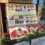 ことことキッチン - お店の入口にあるメニューです。（2020.8 byジプシーくん）