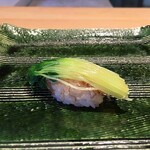 甲陽園 すし佳 - 貝割れ菜の昆布じめ