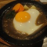 玄妙 - カレーの鉄鍋ハンバーグ＋トッピング目玉焼き