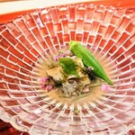 寿し道 桜田 - 先付けは白神の蓴菜、宮城の鮑、沖縄の海ブドウ、高知のミニオクラ、蒸し鮑の塩味だけ