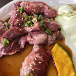 焼肉 とんがらし - 料理写真:カルビ定食とハラミ定食の盛り合わせ
