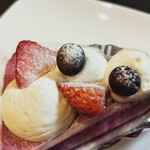 パティスリ・ル・スィエル - カシスバニラ（アップ）