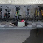 大八 - 表表で寝てはった人は、ムクッと立ち上がって行かはりました。