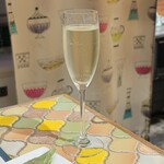 トリワイン ＰＩＫＯＳＨＨＨＵ - 白ワイン？