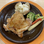 ジョナサン - 地鶏 阿波尾鶏 ステーキ （醤油ガーリックソース）　１０９８円　(2020/08)