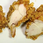 唐揚げ・焼き鳥・鶏鍋 とりいちず食堂 - 「秘伝のでか唐揚げ」をカットしてみました。