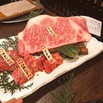 黒毛和牛まるごと一頭買い 炭火焼肉 道頓堀みつる - 