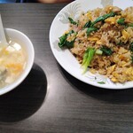 金龍源餃子房 - バラ肉の野菜チャーハン