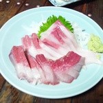 栄屋酒場 - 寒ブリ刺し(2012.1)