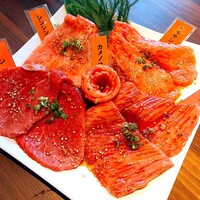 焼肉ぽんが 江ノ島 - 赤身5種盛り(シンシン、イチボ、ランプ、トモサンカク、カメノコ）2,980円