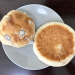 小麦と酵母 濱田家 三軒茶屋本店 - 豆ぱん180円、りんご200円