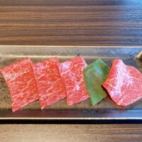 焼肉うしごろ 銀座並木通り店 - 厳選赤身 タレ（ランボソ）と厳選部位 塩（リブ芯）