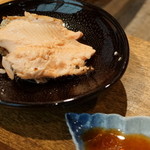 柳家 - 2012.6 6品目に出てきたのは皿に取り分けられたビワマス、お好みで二杯酢につけて