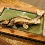 柳家 - 2012.6 8品目と9品目は王道とも言える天然鮎の塩焼き、2匹目は蓼酢と一緒に出されました