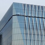 つるとんたん UDON NOODLE Brasserie - 建物のこの辺りにお店ある