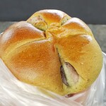 ベーカリー&カフェ クーズコンセルボ - 蓬のパン