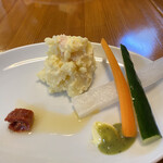 イル・ヴェント - ポテサラ、スティック野菜、ドライトマトのオイル漬け、マヨ&バジルソース