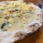 イル・ヴェント - 生地はパリパリでクリスピー