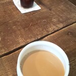 シャンディ ニヴァース カフェ - チャイ＆アイスコーヒー