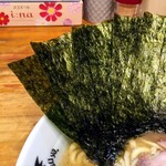 ラーメン 洞くつ家 - 海苔増しは5枚100円。