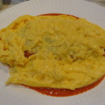 ビストロ茶葉蘭 - 特製オムレツを目の前でカット