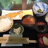 Kinnosaru - 土日限定 朝食
                焼き鮭 一汁三菜 ご膳
                1000円 (税込)
                はたして高いのか安いのかわかりません(^^;