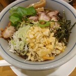 ラーメンにっこう - 小さく見えますが、底が深い器。美味しいです。