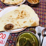 インド料理 マナカマナ - てまえからサグチキン、ナン、キーマカレー、チーズナン