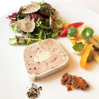 ラ・トゥーエル - 鴨とフォアグラのテリーヌ、野菜サラダ・ピクルス、サマートリュフ