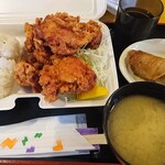 唐揚げ みたけ - ざんぎ弁当５個入り(ご飯250㌘)630円、肉巻きおにぎり棒180円、味噌汁はサービス