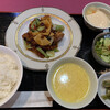 Jinhoa - 鶏ももからあげと野菜のピリ辛香り炒めランチ