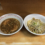 ラーメン二郎 - つけ麺　880円　麺半分・にんにく