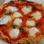 Pizzeria Shin'5 - 水牛のプレミアムマルゲリータ