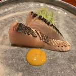 津の守坂 小柴 - お造り２：鰆の燻製の炙り