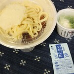 丸亀製麺 - とろ玉うどん 冷 並 440円持ち帰り仕様とろ玉うどん 冷 並 440円ちなみに葱や天かすは温玉にムリヤリ詰めて持ち帰りました笑