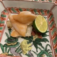 津の守坂 小柴 - お造り３：石垣貝の炙り