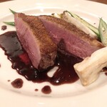 Bistrot EN CACHETTE - フランス産ブルゴーニュ産バルバリー種メス鴨胸肉のロースト