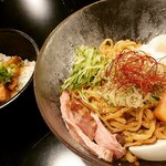 AKEBI - ピリ辛冷やし中華(900円)+ミニ肉ごはん(150円)。